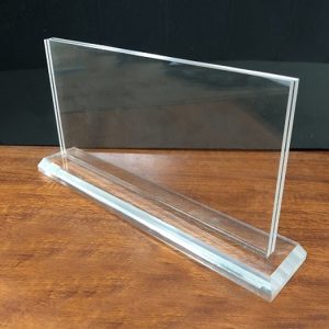 Gia công bảng chức danh mica